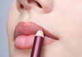 5 Rekomendasi Lip Liner di Bawah 70 Ribu yang Bisa Kita Coba