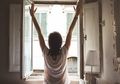 Selalu Meregangkan Badan Saat Bangun Tidur? Ternyata Ada Manfaatnya!