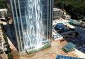 Perusahaan Ini Buat Air Terjun Buatan di Gedung Pencakar Langit Mereka, Tapi Biaya Penggunaannya Bisa Bikin Bangkrut!