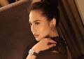 Bikin Iri, Pevira Pearce Balas Komentar Netizen dengan Emoticon Cium!