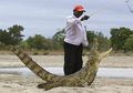 Ngeri! Penduduk Desa Bazoule Hobinya Bermain dan Makan Bareng dengan Ratusan Buaya