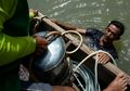 Kisah ‘Indiana Jones’ Thailand Menyelami Sungai Keruh Demi Harta Karun