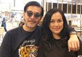 Anniversary Pernikahan, Ferry Salim dan Istri Dapat Hadiah Istimewa dari Anak