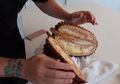 Cicipi Duren, YouTuber Ini Tak Sadar Kalau Buahnya Sudah Busuk!