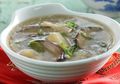 Suasana Santap Malam Nanti Kian Hangat Dengan Semangkuk Sup Asparagus Dan Kepiting Di Atas Meja