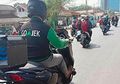 Geger! Pria Berjaket Ojol, Skutiknya Mahalan Dari Toyota Sienta