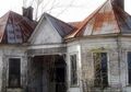 Rumah Tua Ini Terlihat Terbengkalai dan Ditinggalkan, Namun Lihatlah Apa yang Ada di Dalamnya