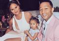 Istri Jhon Legend, Chrissy Teigen Panik Saat Rasakan Gempa di Bali
