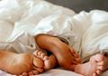 Bagaimanakah Urusan Ranjang pada Pasangan dengan Istri Berusia Jauh Lebih Muda dari Suami?
