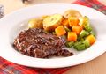 Sesekali, Buat Makan Siang Ala Resto dengan Bistik Daging Oriental