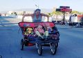Salut, Ibu Ini Pecahkan Rekor Dunia Setelah Selesaikan Lari Marathon Sambil Mendorong Stroller Berisi 3 Anaknya