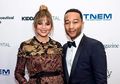 Seenak Apa sih JFC, Sampai Penyanyi John Legend dan Istri Lahap Memakannya di Restoran Mewah? Dibikinkan Jingle Pula