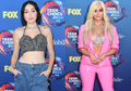 5 Fashion dengan Bra Ala Seleb Hollywood di Teen Choice Awards 2018