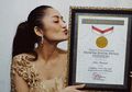 Tembus 300 Juta Viewers, Lagu "Lagi Syantik" Buat Siti Badriah Raih Rekor MURI, Segini Pendapatannya!
