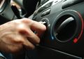Nyalakan AC Mobil Dianggap Bikin Boros Bensin, Ini Fakta Sebenarnya!