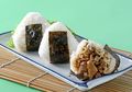 Bukan Cuma Es Kepal, Sarapan Juga Bisa Istimewa Dengan Nasi Kepal Daging Teriyaki