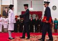 Kisah Haru Anak Penjual Lontong yang Dilantik Jokowi Menjadi Paskibraka 2018