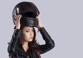Lady Bikers Wajib Tau! Cara Hilangkan Bau Helm Agar Tak Menempel di Rambut