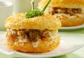 Daging Ayam dengan Balutan Mayones sebagai Isian Roti Goreng Ayam Mayones Cocok Banget Jadi Bekal Si Kecil