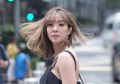 Punya Badan Seksi, Gisella Anastasia Olahraga Pakai Bola, Tiru Yuk!