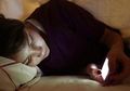 Suka Tidur Dekat Ponsel? Hati-hati! Ini Akibatnya Untuk Kesehatan Kita