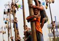 Sering Dianggap Asli Indonesia, Lomba Panjat Pinang Ternyata Produk 'Impor'