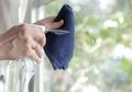 6 Tips Membersihkan Kaca Agar Tak Mudah Tergores dan Tampak Buram