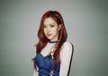 Rose BLACKPINK Posting Foto Baru dengan Background Unik, Netizen: Karpet Rumah!
