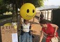 Wanita Ini Selalu Duduk dengan Kursi Roda dan Menjual Senyum Pada Setiap Orang, Ada Kisah Mengharukan di Baliknya