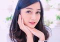 Contek Gaya Kekinian Beauty Vlogger Nanda Arsyinta dengan Two Tone Denim yuk!