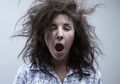 4 Tips Biar Rambut Nggak Kusut dan Lepek Saat Bangun Tidur!