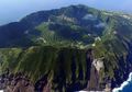 Dianggap Pulau Berbahaya, Penduduk Desa Ini Malah Tinggal di dalam Kawahnya