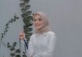 Tampil Simpel Saat Idul Adha dengan Fashion Tunik ala Seleb Indonesia