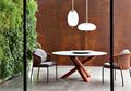 Inspirasi Dekor Ruang Makan dengan Art Gallery Walls yang Wajib Dicoba!