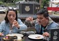 Ragukan Penampilannya, Begini Reaksi Indra Bekti Begitu Coba Ransum TNI Rasa "Nasi Empal"