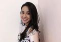 5 Fashion Hitam Putih Ala Nimaz Dewantary Buat Jalan Bareng Sahabat