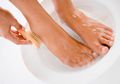 Kaki Bau? Tenang, Coba Siasati dengan 6 Tips Sederhana Berikut!