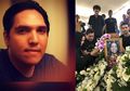 Emosional! Fachri Albar Mencium Foto Adiknya Faldy Albar di Pemakaman
