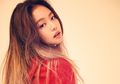 Deretan Fashion Item Untuk Menutupi Wajah Tanpa Makeup ala Jennie BLACKPINK