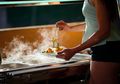 6 Kesalahan Saat Memasak Ini Bikin Makanan Gak Sehat, Moms Wajib Tahu!