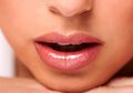 Biar Lip Gloss Tahan Seharian di Bibir Kita, Gunakan 3 Cara Ini Aja!