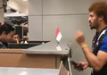 Bikin Ngakak, Atlet Ini Goda Petugas Imigrasi dengan Bahasa Indonesia