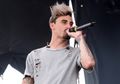 Terungkap, Vokalis We Came As Romans Meninggal Karena Overdosis