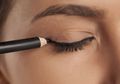 4 Fungsi Enggak Terduga dari Eyeliner Selain Untuk Garis Mata