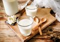 Ingin Wajah Lembap dan Bebas Jerawat? Buat Masker Susu Saja, yuk!