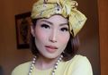 Berulang Tahun Hari Ini, Intip Fashion Ayu Dewi Dalam Balutan Kaftan!