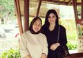 Hilda Vitria Kerap Unggah Foto Ibundanya, Mana yang Lebih Cantik?