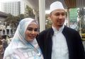 Umbar Kemesraan, Habib Usman bin Yahya Tertangkap Kamera Suapi Kartika Putri di Depan Majelisnya