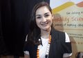 Secarik Surat dari Anak Bungsunya yang Sukses Bikin Mona Ratuliu Terharu