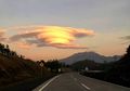 Indahnya Pemandangan Awan Lenticular di Puncak Gunung Ungaran